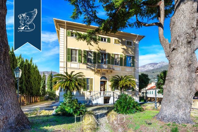 Villa for sale in Toirano, Savona, Liguria