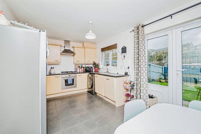 18, Nant Y Dwrgi, PONTYCLUN photo 2