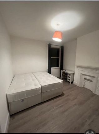 Thumbnail Room to rent in Larch Road, London