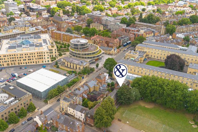 1-bed flat on Flat 3, Guy Court King Street, Oxford, £250,000