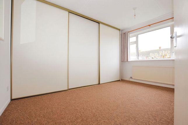 4 Holliers Close, Thame photo 4