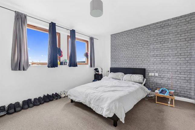 Flat for sale in Donnington Road, London