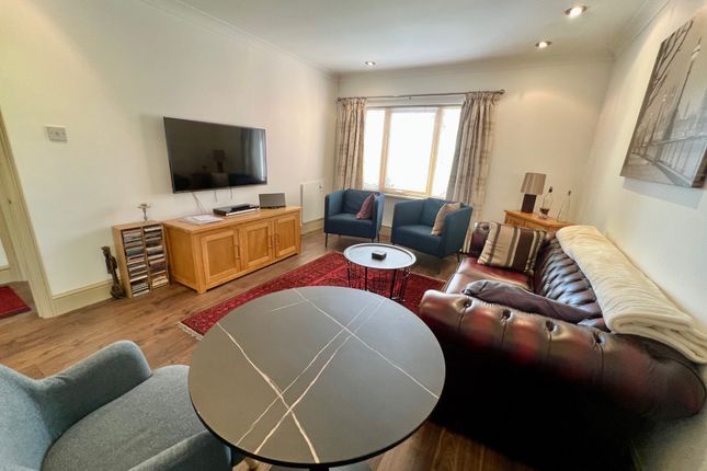 Flat 14, Park View, 127, Harlestone Road, NORTHAMPTON photo 5