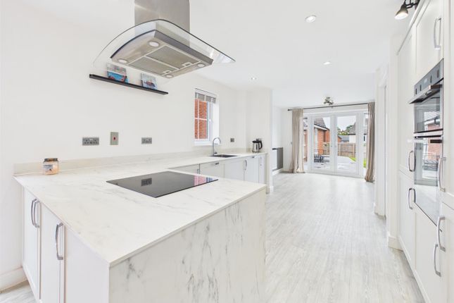 7, Horsefair Close, Newent photo 2