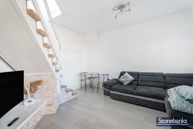 1A, Eastlea Avenue, Watford photo 3