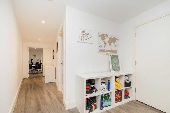 Flat for sale in Gaumont Place, London