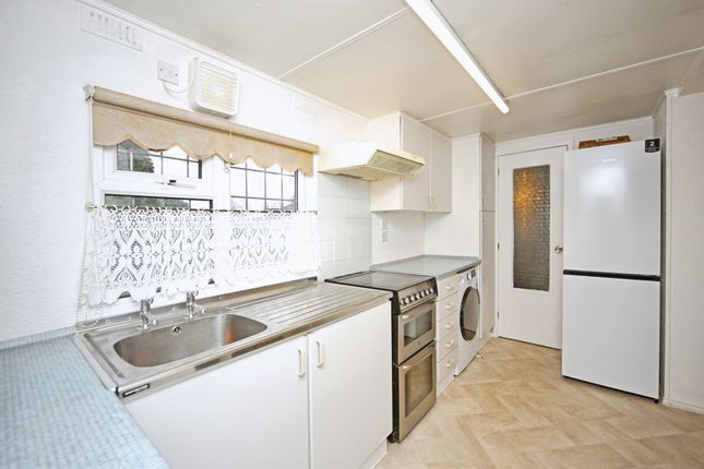 29, Woodcot Park, Stratford-Upon-Avon photo 2