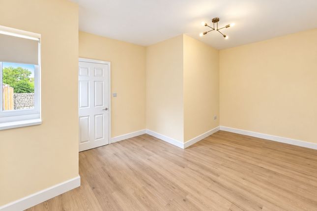 14, Gold Lane, Edgware photo 5