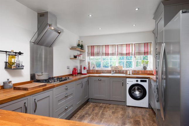3-bed house on Butts Cottage, Main Road, Burton Pidsea, £325,000