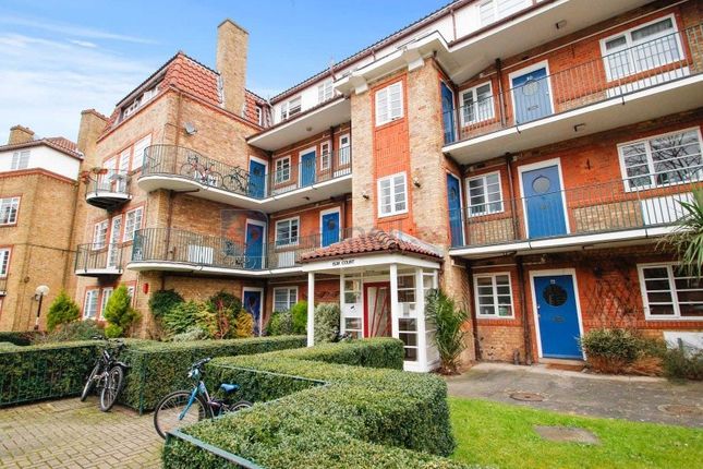 2 bed flat to rent in Acorn Walk, London