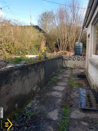 35, Newtown, Ammanford photo 2