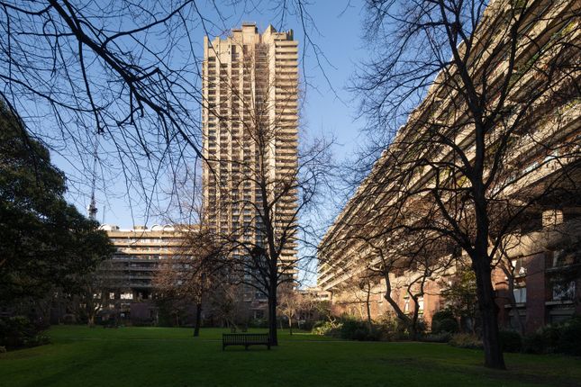 Flat for sale in Lauderdale Tower, Barbican, London