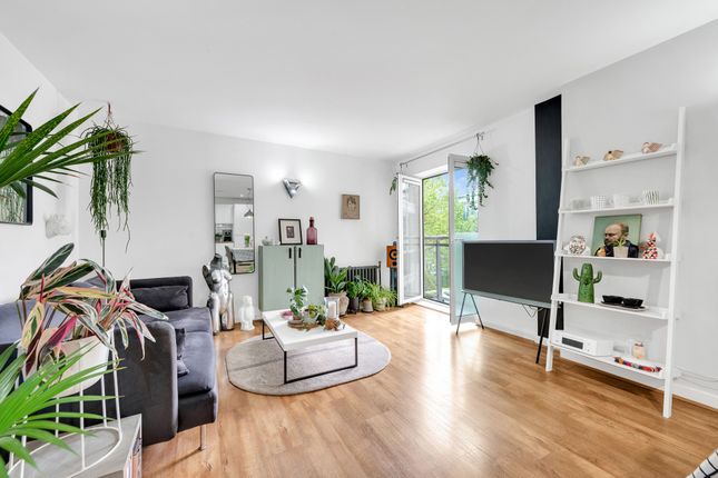 Flat for sale in 45 Hopton Road, Woolwich Arsenal, London
