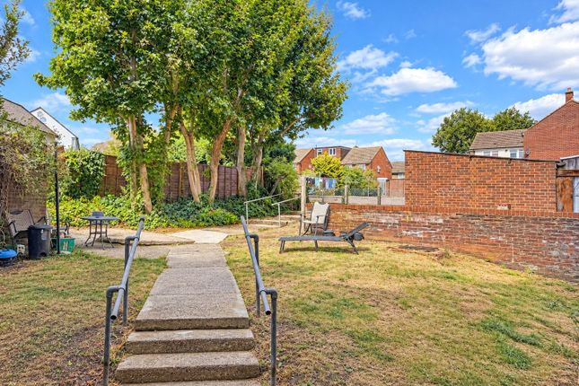 107^, Cromwell Road, Hertfordshire photo 3