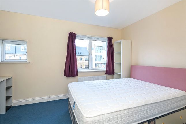 Terraced house to rent in Tollington Way, Holloway