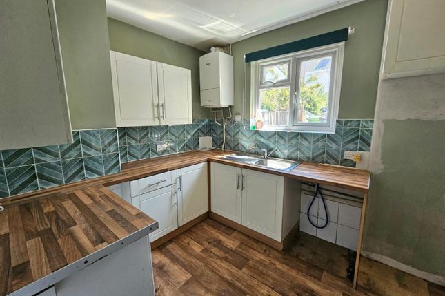 20, First Avenue, Dursley photo 4
