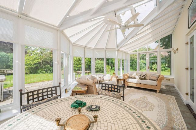 5 Laxton Meadow, Chichester photo 4