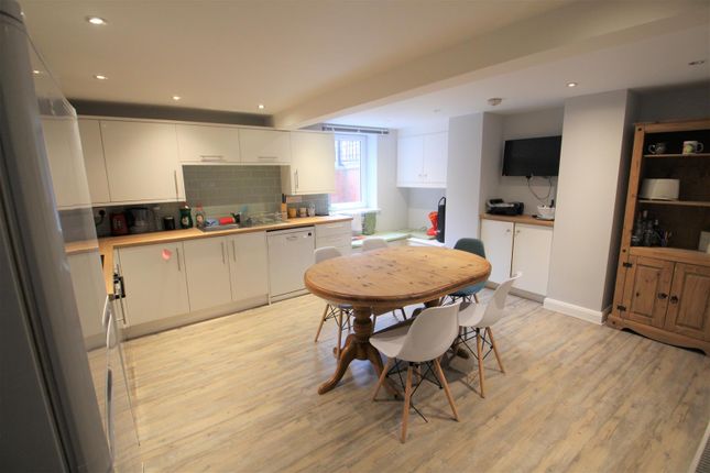 Lucas Place, Leeds photo 3