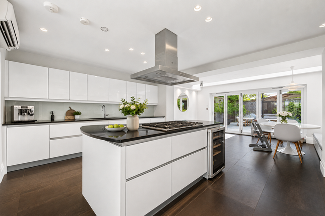 44, Primrose Gardens , London photo 4