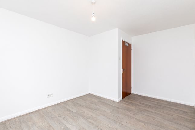 37 Gorringes Brook, Horsham photo 4