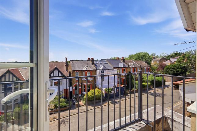8C, Glebe Avenue, Woodford Green photo 2