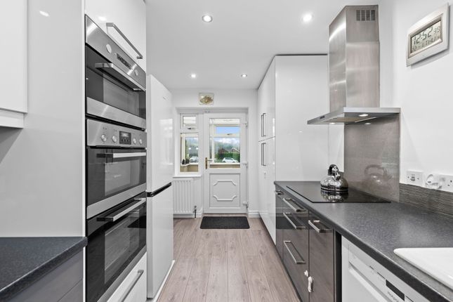 20, Birks Avenue, Sheffield photo 4