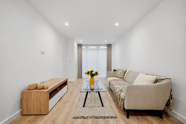 Palmers Road, London photo 3