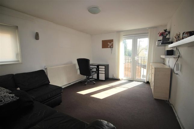 60, Stonegrove Gardens, Edgware photo 4