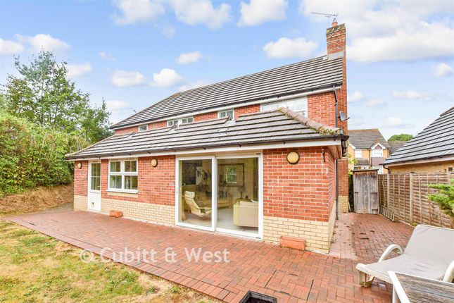 26, Hazel Close, Horsham photo 2