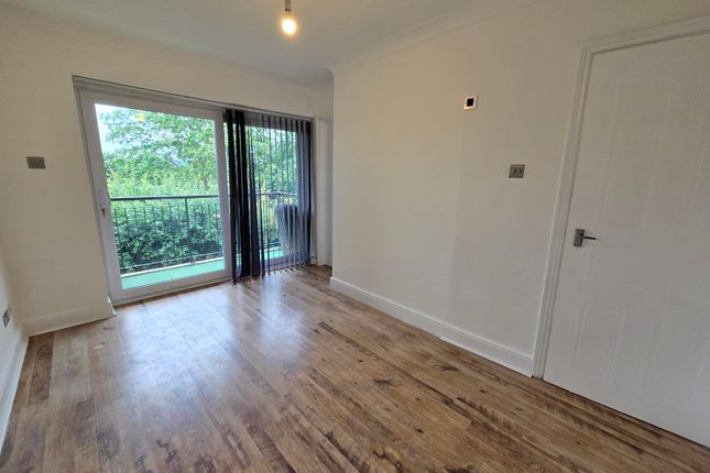 4, Shelley Court, WALTHAM ABBEY photo 2