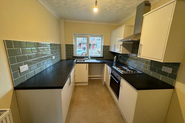 Flat to rent in Croft Street, Swansea