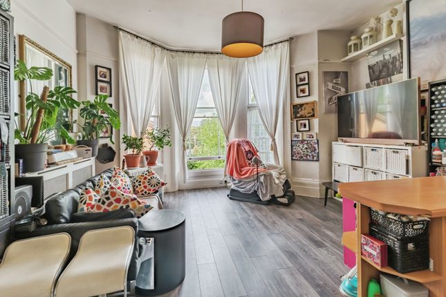 Flat 3B, Merrick Place, 12, Cavendish Road, Surrey photo 2