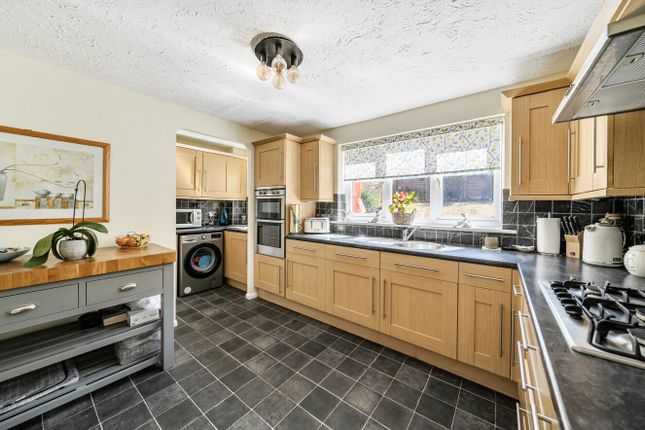 16, Juliet Gardens, Bracknell photo 4