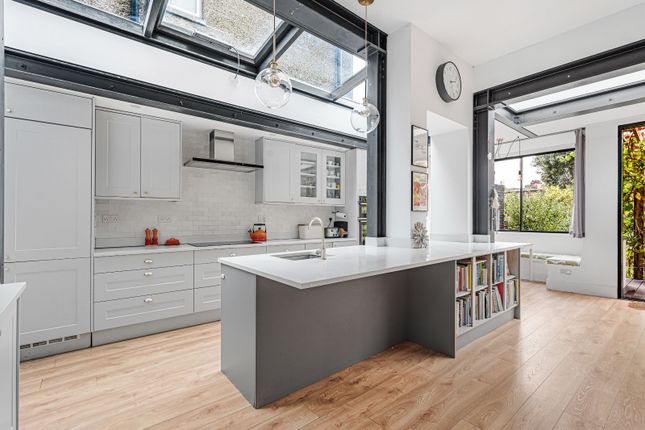 26, Lynton Road, London photo 4