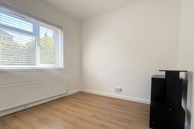 92 Sedgefield Drive, Leicester photo 3