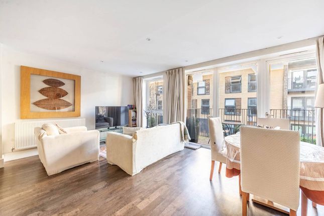 2-bed flat on Madeleine Court, HA7, Stanmore, £370,000
