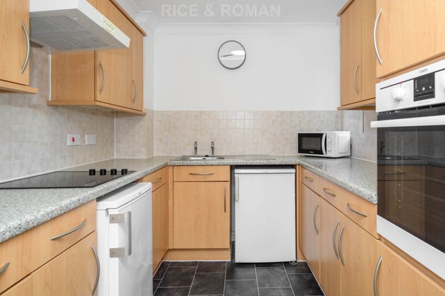 18 Lynton Court, Park Hill Road, Epsom photo 4
