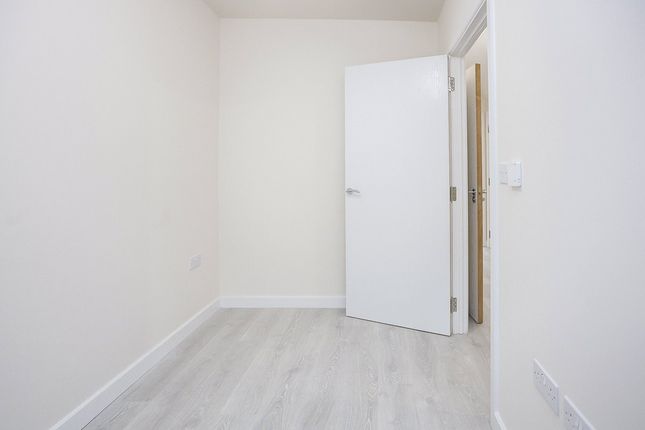 8, Lensview Close, Harrow photo 4
