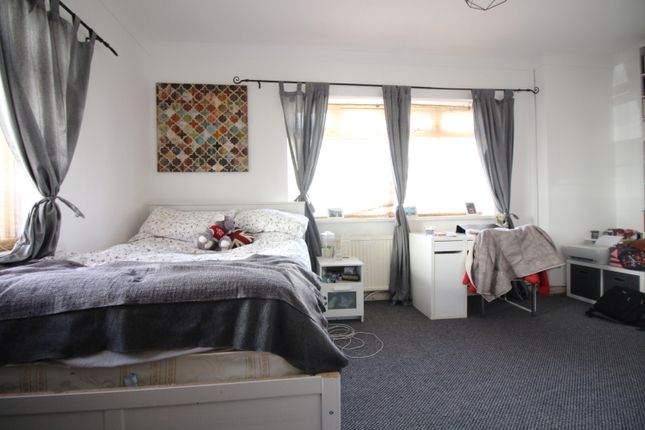 27, Robert Street, Cardiff photo 4
