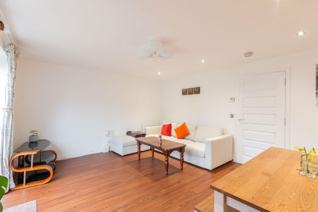 Craw Yard Drive, Edinburgh, EH12, Edinburgh photo 4