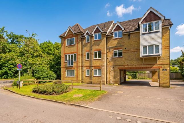 2 bed property for rent in Carlton Road, Horsell, Woking GU21