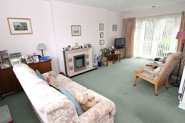 46, Courtlands Crescent, Banstead photo 3
