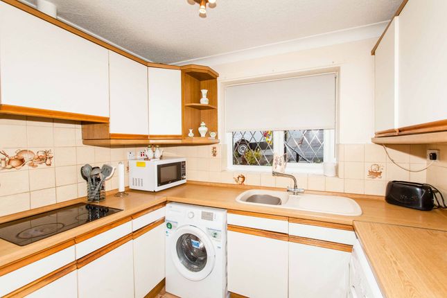 3 Lords Close, Chesterfield photo 2