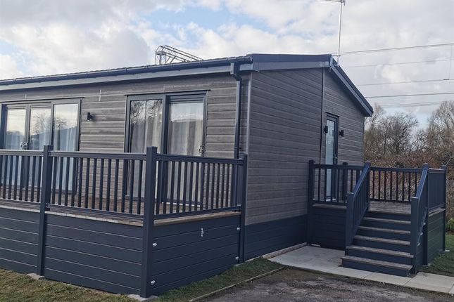 Mobile/park home for sale in Roydon, Harlow