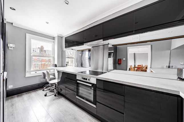 Flat for sale in Fordwych Road, London
