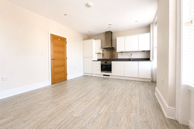 Flat 5, Parmenter House,, Tower Street, Hampshire photo 3