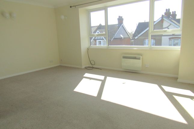 Flat 5 Winston Court, Old Road, Frinton-on-Sea photo 2