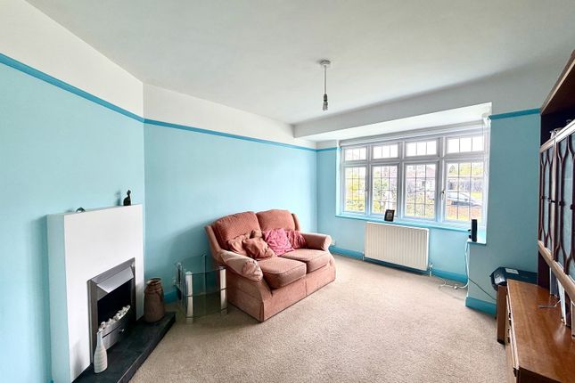 28, Ellingham Road, Chessington photo 2