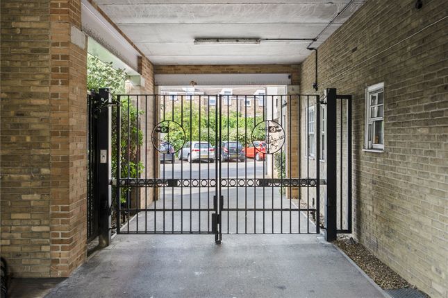 Parking Space,, Flat 10 Mount Lodge, London photo 5