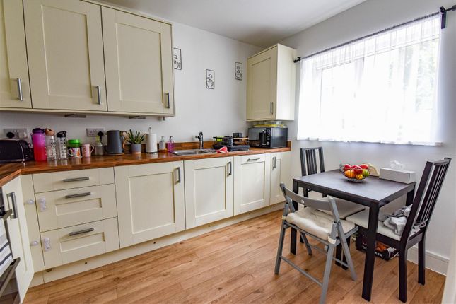 30, Lister Road, Dursley photo 4